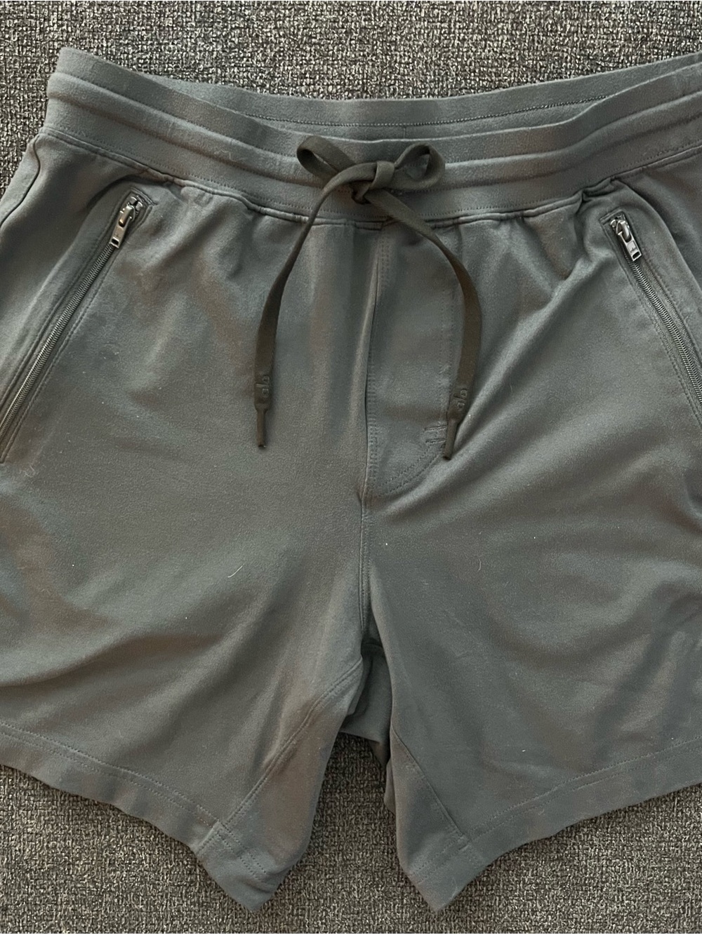 ALO Yoga Men's Charcoal Gray Performance Drawstring Shorts